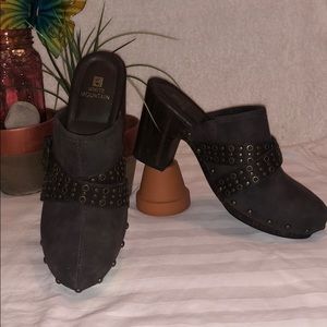 White Mountain brown clogs